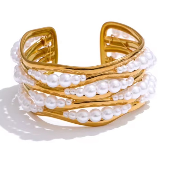 ZARA Big cuff wide bracket. 
Gold and White Pearl Bracelet - Picture 3 of 16